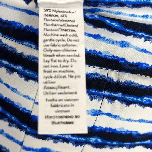 Spanx women’s sunshine short 6” blue painted stripe short NWT size 1X - Picture 3 of 5